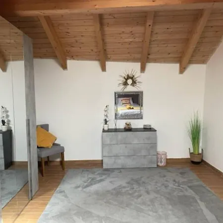 펜션 Charming 2-bed House In *