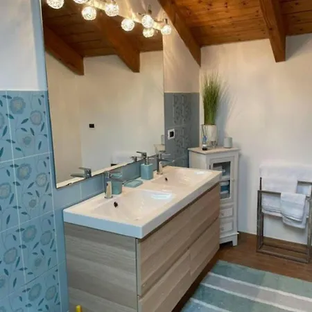 펜션 Charming 2-bed House In